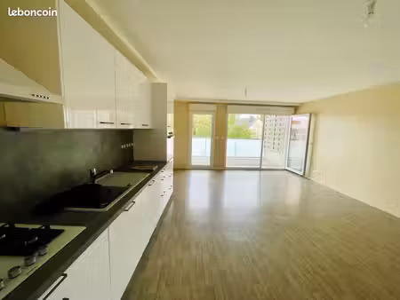 t4 lumineux de 83 m² avec balcon sud + 2 places de parkings – bruz – résidence sécurisée