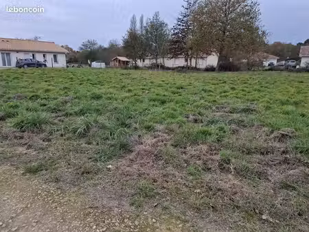 terrain 823 m² labrit