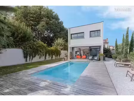 maison 6 pièces 163 m²