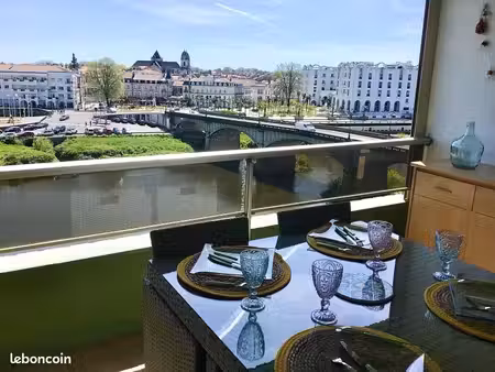 apparemment t2 face à l’adour