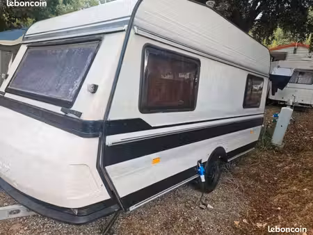emplacement pour caravane hivernage.■dans local sain et facile d'accès■tarif selon grandeu