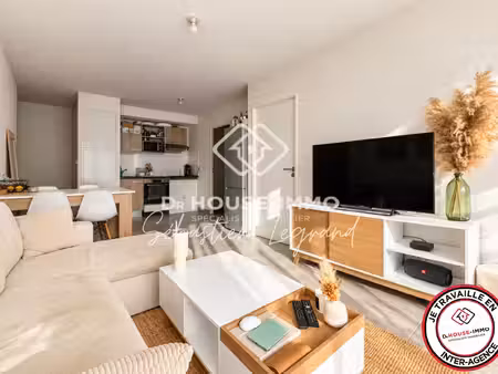 appartement t2 - 47 m² - 2 places de stationnement - idéal investisseur