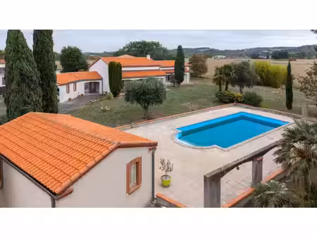 villa familiale de 198 m² avec piscine  pool house et garage