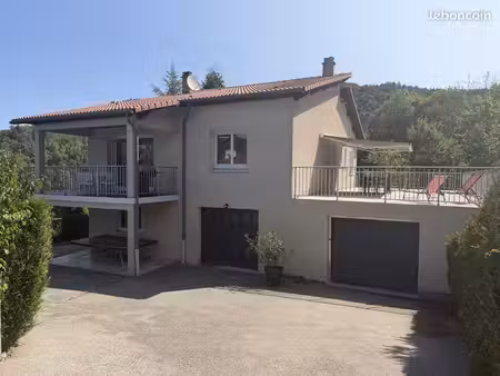 propriété 7 pièces 174 m²