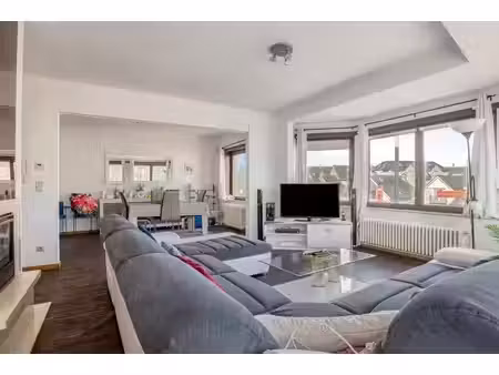 ruim twee slaapkamer appartement met parkeerplaats nabij het hartje van koksijde
