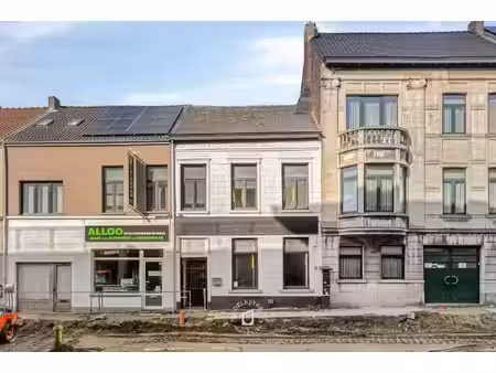 veelzijdig renovatie- of herbestemmingsproject met zonnige stadstuin in vernieuwde gentses