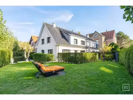 mooi afgewerkte woning met leuke tuin in de concessie