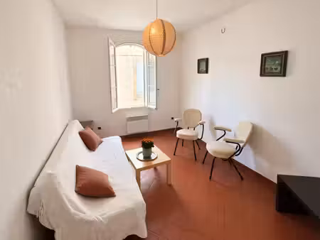 arles centre historique – appartement 44 m²  pierres apparentes – 119 000 €