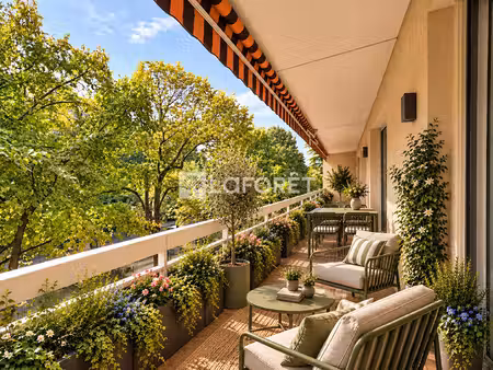 appartement familial traversant de 109 m2 avec balcons