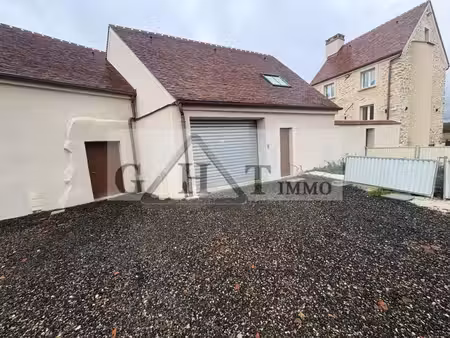 entrepot 70 m² a louer la houssaye en brie