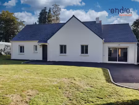 maison de plain-pied avec trois chambres  terrasse et garage –
