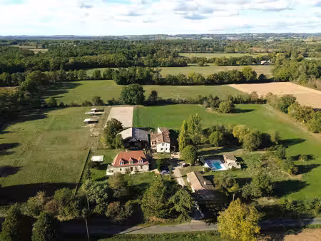 domaine équestre idyllique avec deux maisons d'amis et 5 hectares de terrain