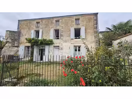 maison en pierre centre bourg de villiers en plaine proche comme