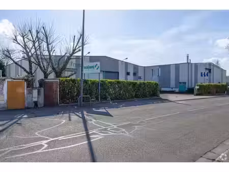 location local d’activités 390m²