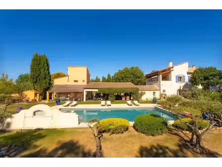 propriété unique entre aix-en-provence et les alpilles