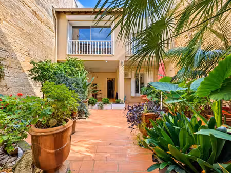 exclusivité. saint-gilles - maison de ville 228 m2 - cour intérieure 60 m2 - garage 100...