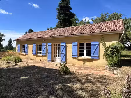 maison de plain-pied avec grand terrain et ancien séchoir à tabac  proche commerces