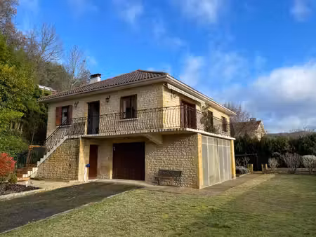 maison sur sous-sol avec jardin clos à proximité d'un village dynamique