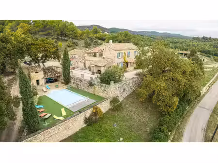 mas mitoyen  en pierres mitoyen avec plusieurs habitations