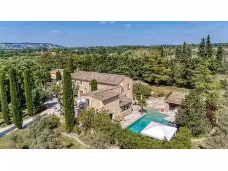 mas provençal avec piscine et grand terrain