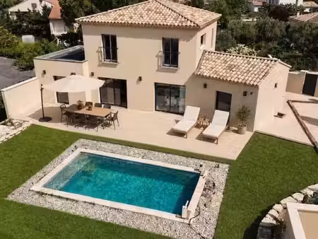 superbe villa récentes aux nombreuses prestations !