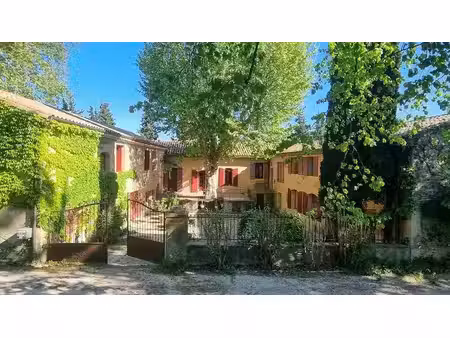 achat : local commercial (84100)