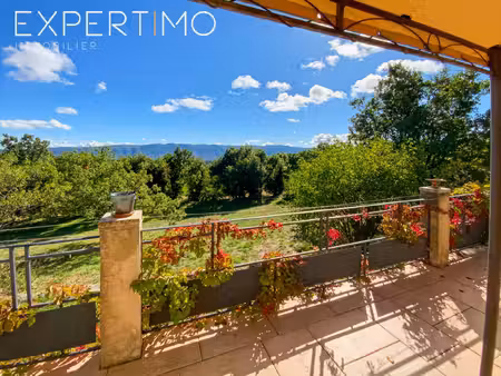 villa proche viens avec vue sur le luberon
