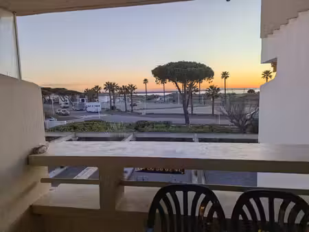 marina traversante en première ligne face aux plages