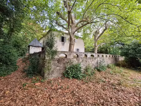 demeure de caractère à rénover sur 5 hectares