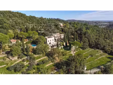 magnaneries en pierres  rénovées  3 6 hectares de terres