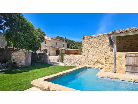 magnifique mas en pierre aux espaces épurés sur 2400 m2 de terrain avec piscine - a 20 km.