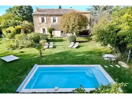 demeure en pierre du xvii? avec jardin paysager et piscine