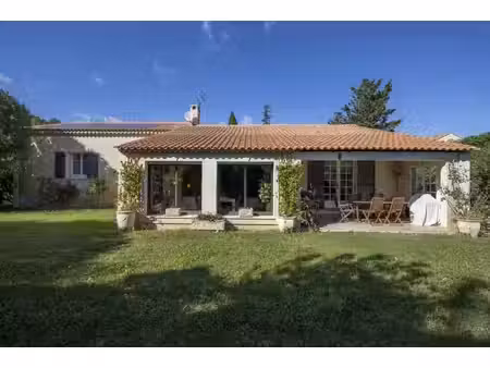 alpilles nord - propriété contemporaine - terrain arboré 4.000m² - magnifique...
