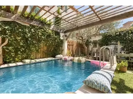 maison de ville avec jardin  piscine & studio indépendant