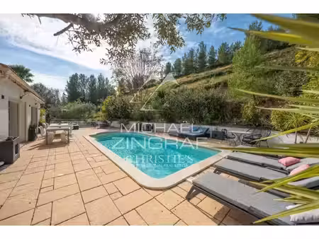 maison avec piscine au calme absolu en pleine colline