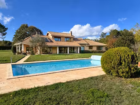 villa de caractère avec piscine