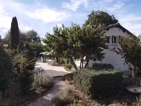 maison avec piscine et parc