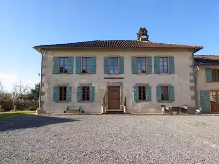 manoir et metairie avec piscine  dependances dans parc magnifiqu
