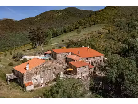 propriété d'exception - 47 hectares - révovée - piscine - g
