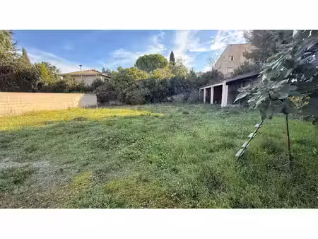 terrain constructible de 755 m2 donnez vie à votre projet