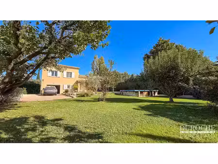 maison familiale à orange – 126 m²  3 chambres  terrain de 1 099 m² avec piscine et garage