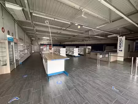 location commerce la francheville 08000 457m²