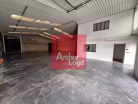 vente entrepôt riom 63200 1000m²