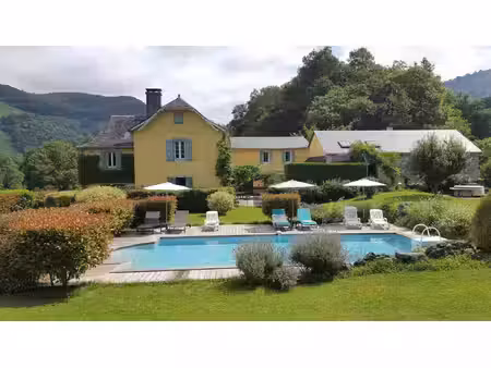 élégante propriété béarnaise de caractère avec maison d'h?