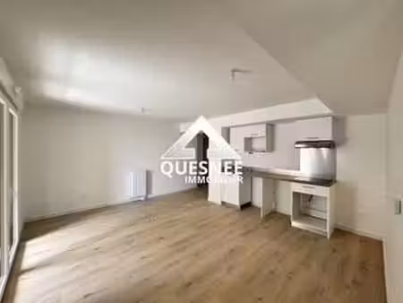 location appartement 3 pièces à courseulles-sur-mer (14470) : à louer 3 pièces / 56m² cour