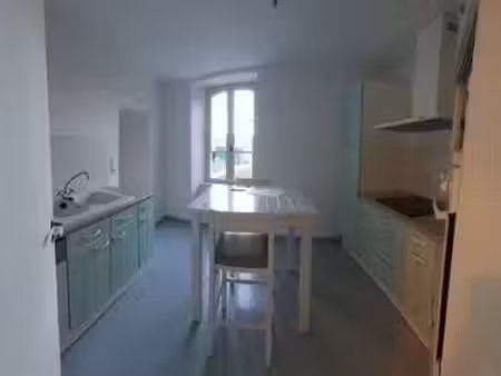 location maison meublé à laval (53000) : à louer meublé / 65m² laval