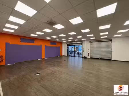 location commerce yvetot 76190 148m²