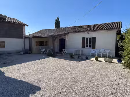 maison de campagne lumineuse avec piscine  beaux volumes et vues