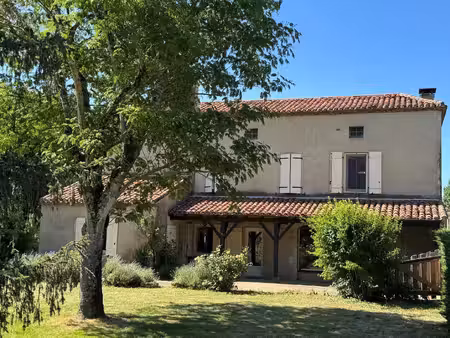 maison et grange sur terrain de plus 6000 m²
