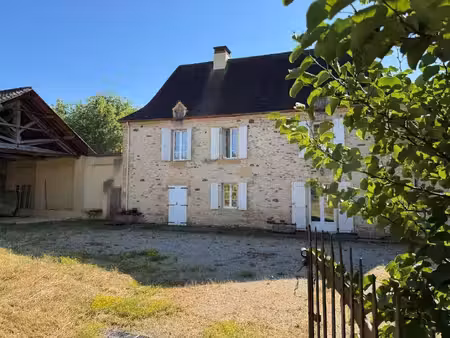 belle propriété de caractère en pierre avec dépendances et